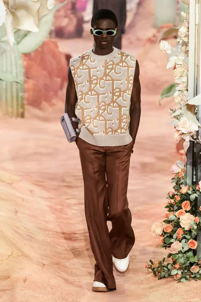 Look 32